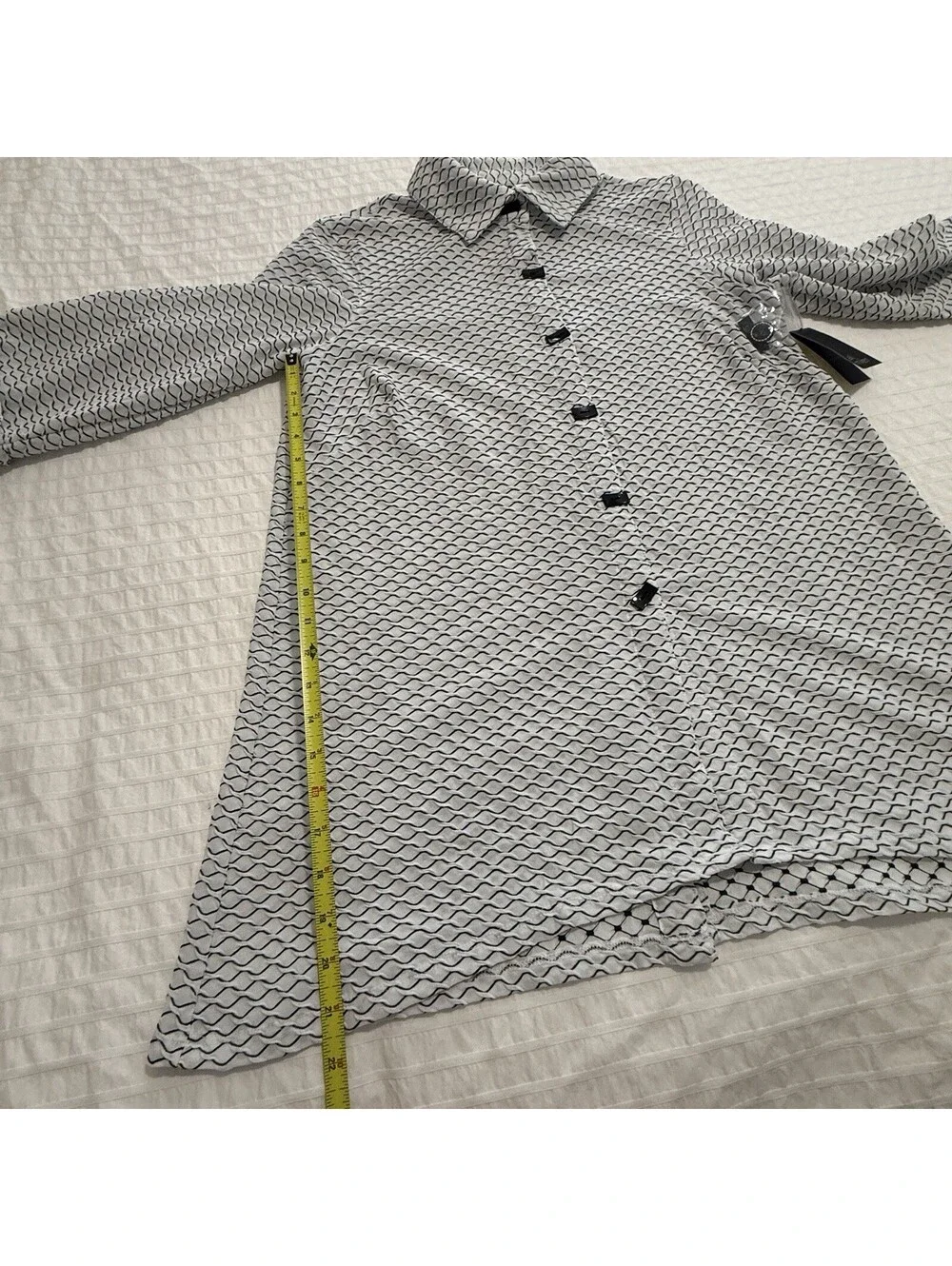 Ali Miles Button Up Tunic Top 3/4 Sleeve Medium NWT Scalloped Wave Geometric